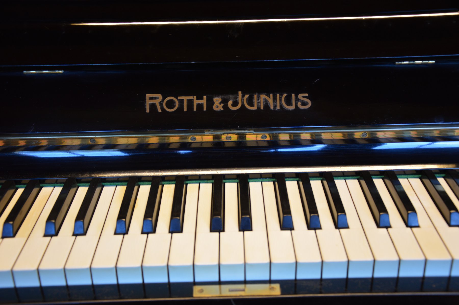 Roth & Junius piano