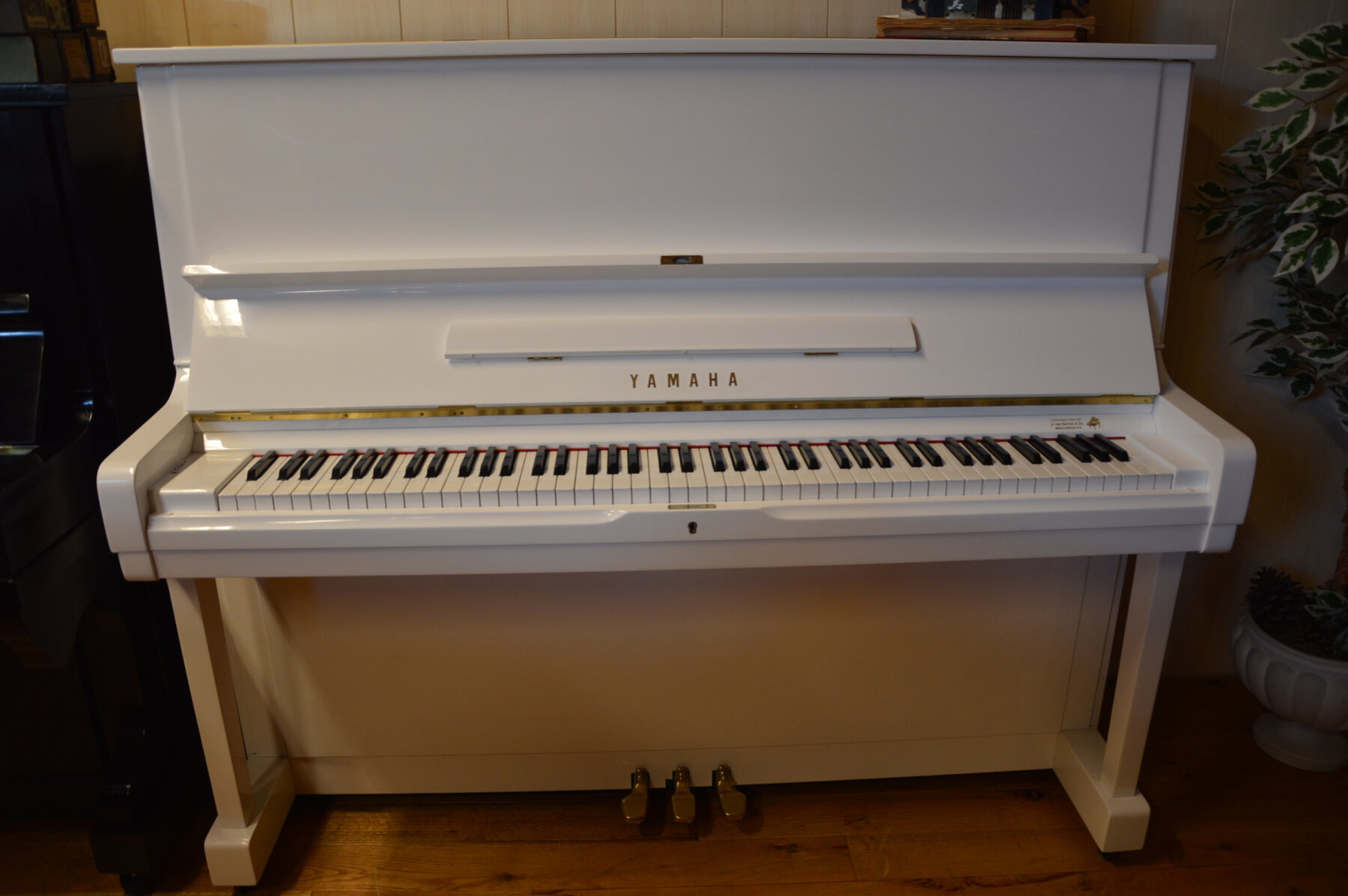 Yamaha U2 wit